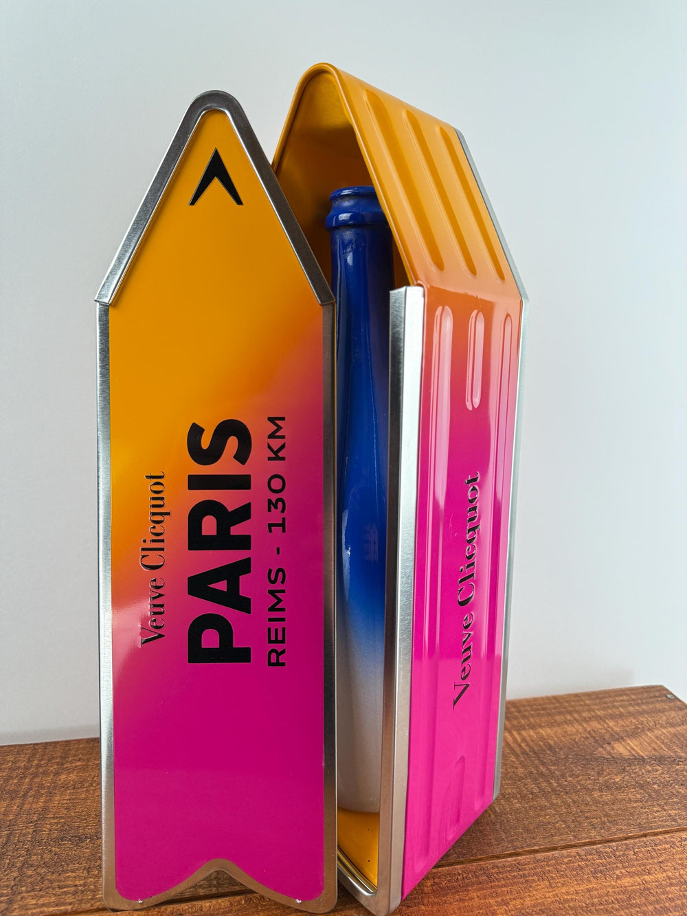 Pink Paris Arrow box Veuve Clicquot